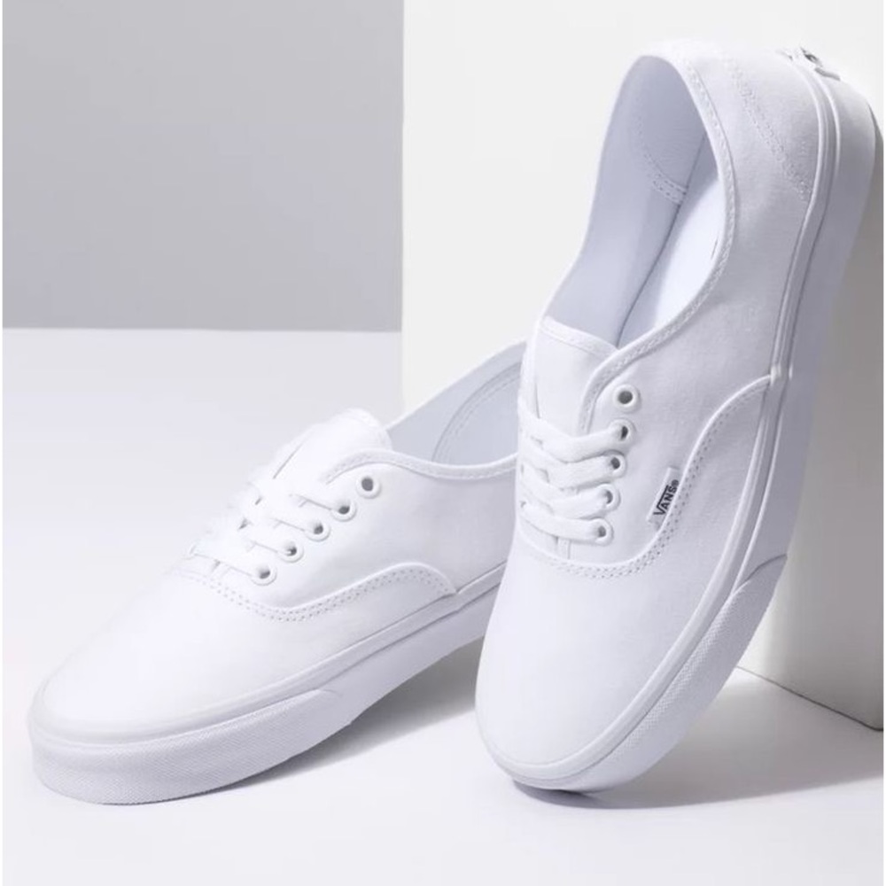 Women’s Authentic White Vans Size 8.5 LIKE NEW